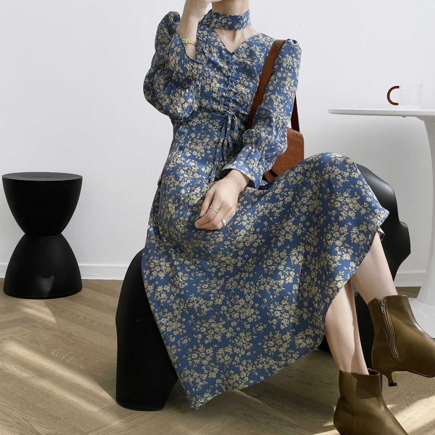 2021 New Fashion Autumn Flower Print Blue Maxi Sleeve Women V-neck Floral Long Vestidos Nejj, Black
2021 New Fashion Autumn Flower Print Blue Maxi Sleeve Women V-neck Floral Long Vestidos Nejj, Black