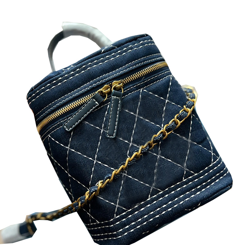Denim Embroidery Bucket Bags Luxury Designer Large Capacity Top Handle Totes Quilted Matelasse Chain Crossbody Shoulder Fashion Trends Ladies Handbags 17*18CM, Blue
Denim Embroidery Bucket Bags Luxury Designer Large Capacity Top Handle Totes Quilted Matelasse Chain Crossbody Shoulder Fashion Trends Ladies Handbags 17*18CM, Blue
