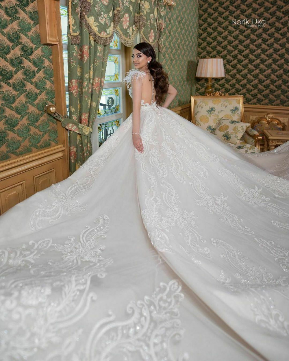 Feather Wedding Dresses Bridal Gowns Lace Country Appliqued Beads Sheer Jewel Neck cathedral train Wedding Dress Robe De Mariee