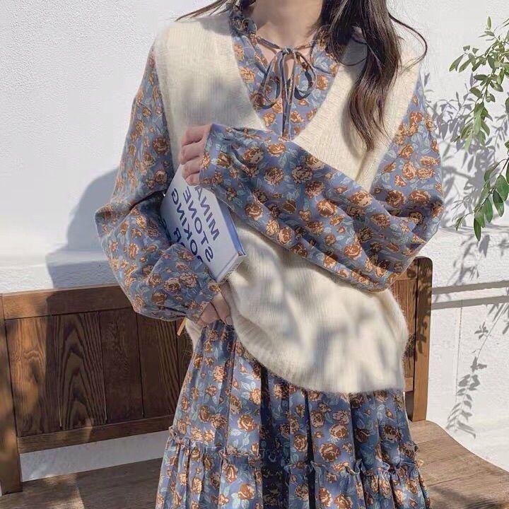 Women 2021 Autumn Winter V-neck Vest Knitted Sweater Top and Long Sleeve Floral Print Dress 2 Piece Sets Elegant Outfits C4521, White
Women 2021 Autumn Winter V-neck Vest Knitted Sweater Top and Long Sleeve Floral Print Dress 2 Piece Sets Elegant Outfits C4521, White