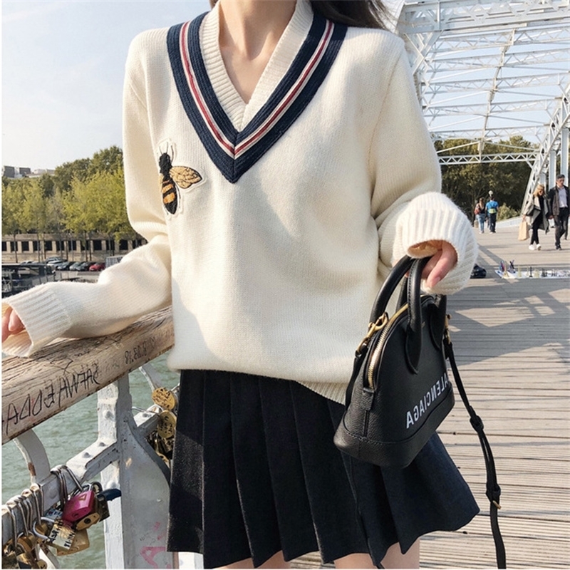 High Quality Autumn Winter Bees Knitting V-neck Long Sleeve Pullover Female Ladies' Sweaters Embroidery Cartoon Honeybee Femme 201023