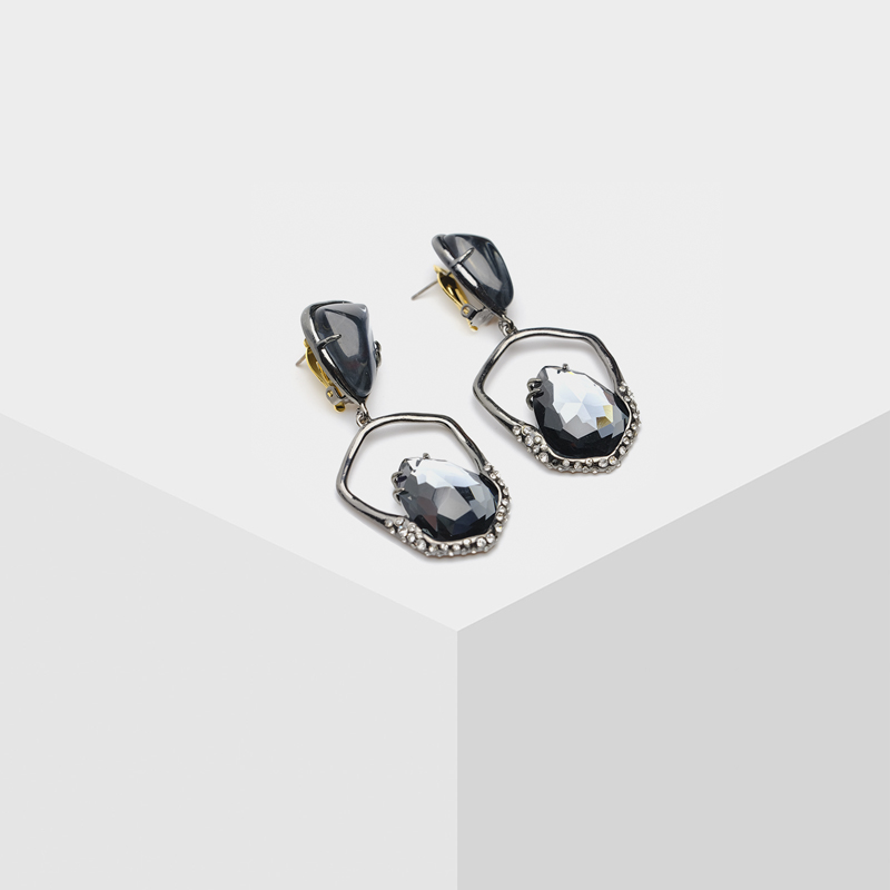Amorita boutique fashionable Black pendant earrings