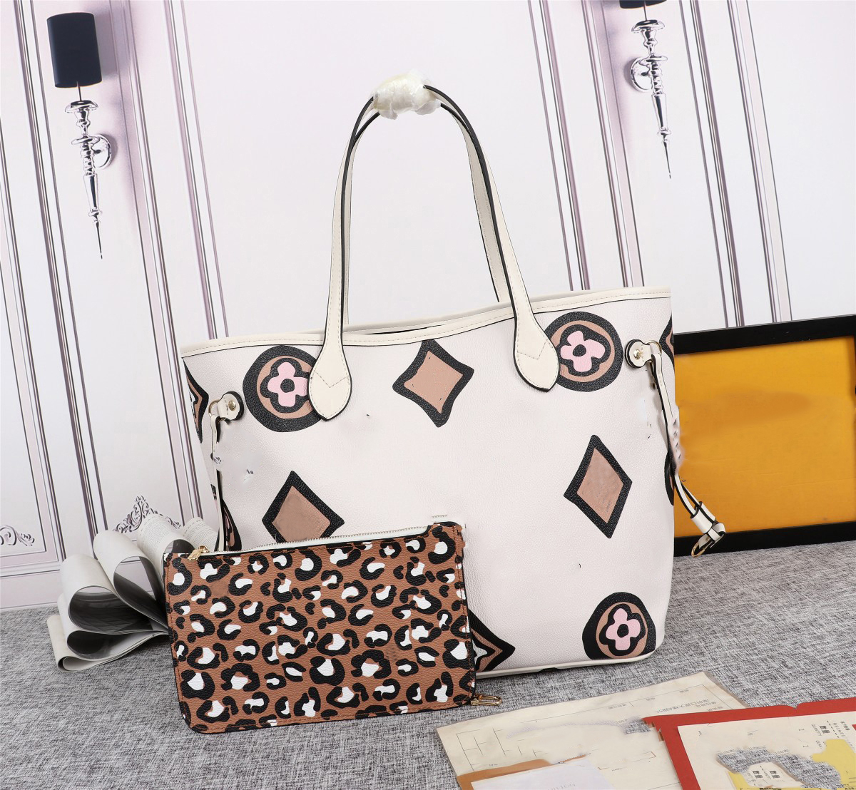 Top-quality ladies Evening Bags handbag designer leather luxury open-mouth bulk shopping mother and baby classic fashion size 31-28-14cm M45818
Top-quality ladies Evening Bags handbag designer leather luxury open-mouth bulk shopping mother and baby classic fashion size 31-28-14cm M45818
