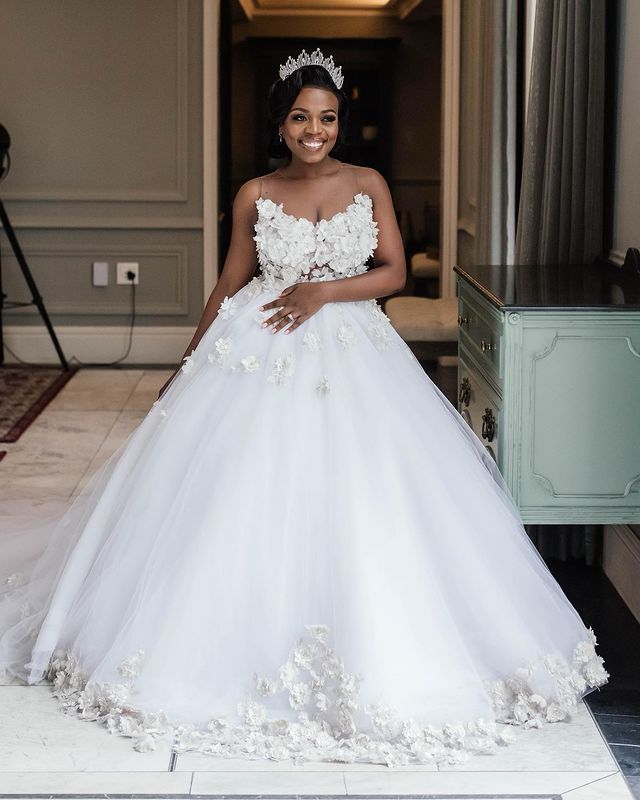 Gorgeous South African A Line Wedding Dresses Sweetheart Neck 3D Lace Appliques Bridal Gowns Princess Sweep Train Wedding Dress