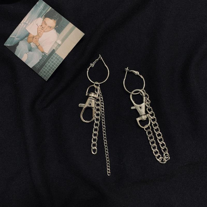 Hip-Hop Handsome Street Punk Rock Character Asymmetric Earrings Buckle Chain Tassel Tide Of Men And Women Stud earrings
Hip-Hop Handsome Street Punk Rock Character Asymmetric Earrings Buckle Chain Tassel Tide Of Men And Women Stud earrings