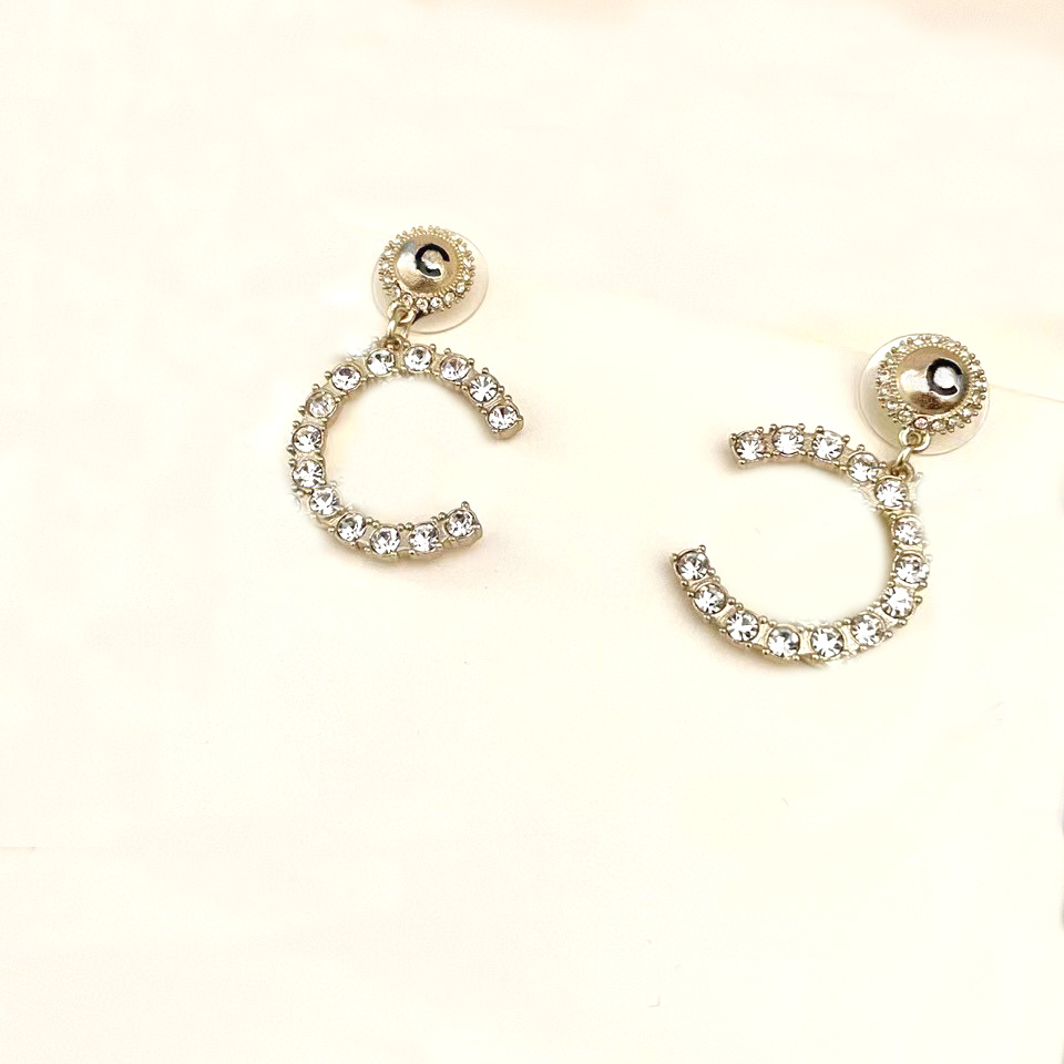 2022 Top quality Charm drop earring with sparkly diamond in 18k gold plated and white shell beads for women wedding jewelry gift have box stamp PS7512, Golden
2022 Top quality Charm drop earring with sparkly diamond in 18k gold plated and white shell beads for women wedding jewelry gift have box stamp PS7512, Golden