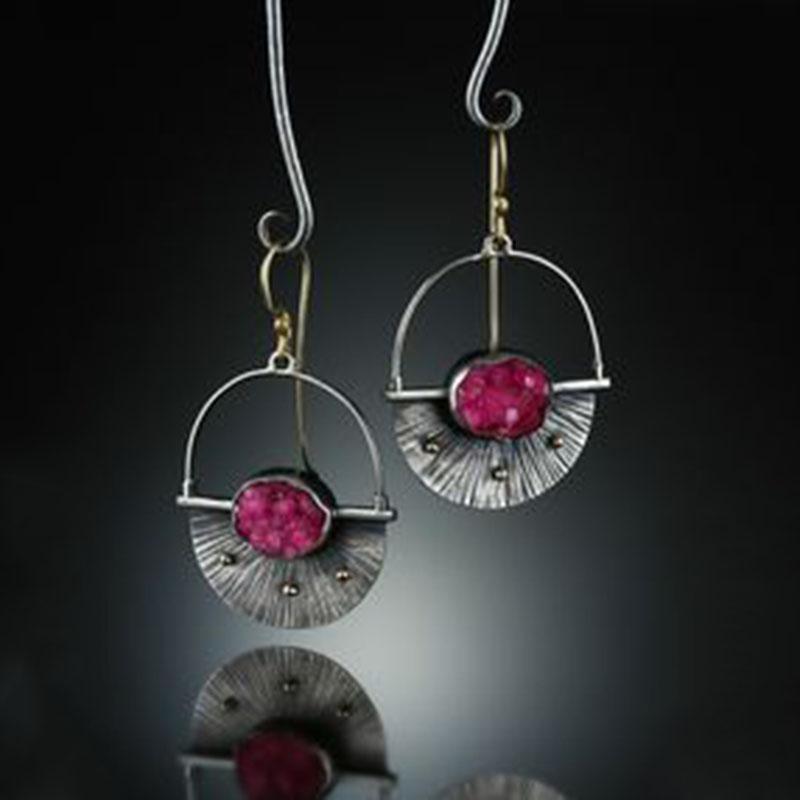 Vintage Red Stone Crochet Earrings For Women Tribal Ethnic Hollow Metal Punk Pendant Earrings Fashion Jewelry Wholesale D289
Vintage Red Stone Crochet Earrings For Women Tribal Ethnic Hollow Metal Punk Pendant Earrings Fashion Jewelry Wholesale D289