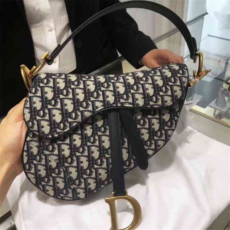 Designer Handbags Luxurys Dio Canvas Saddle Letter Print Embroidery Saddle Bag Handbag One Shoulder Messenger Bag Women's Bag
Designer Handbags Luxurys Dio Canvas Saddle Letter Print Embroidery Saddle Bag Handbag One Shoulder Messenger Bag Women's Bag