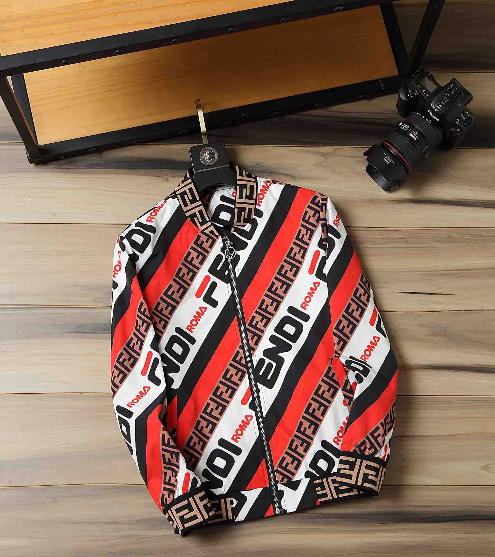 2020 Hot-selling men's jacket new fashion men's thin casual jacket spring and autumn windbreaker jacket men's sports windbreaker M-3XL
2020 Hot-selling men's jacket new fashion men's thin casual jacket spring and autumn windbreaker jacket men's sports windbreaker M-3XL