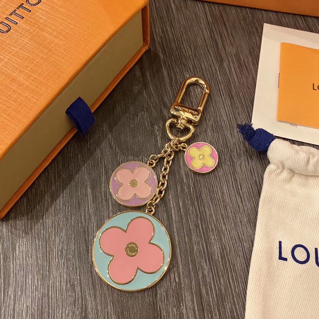 2020 Popular style simple design keychains keybuckle for men women high quality gold metal keyrings wholesale with box
2020 Popular style simple design keychains keybuckle for men women high quality gold metal keyrings wholesale with box