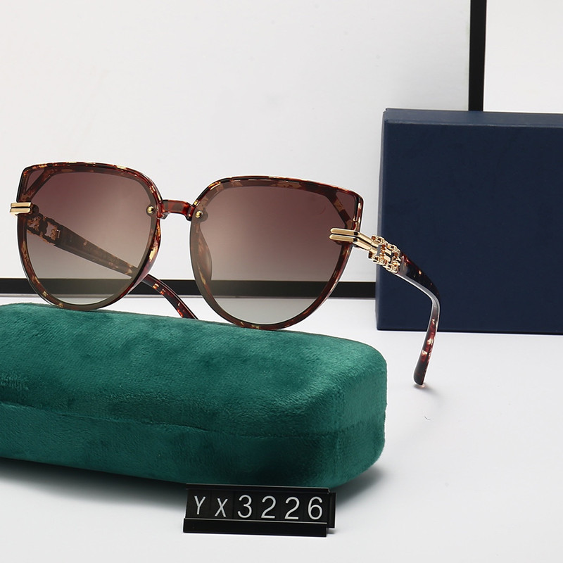 New Classic Designer Sunglasses Fashion Trend Sun Glasses Anti-Glare Uv400 Casual Eyeglasses For Women and mens
New Classic Designer Sunglasses Fashion Trend Sun Glasses Anti-Glare Uv400 Casual Eyeglasses For Women and mens