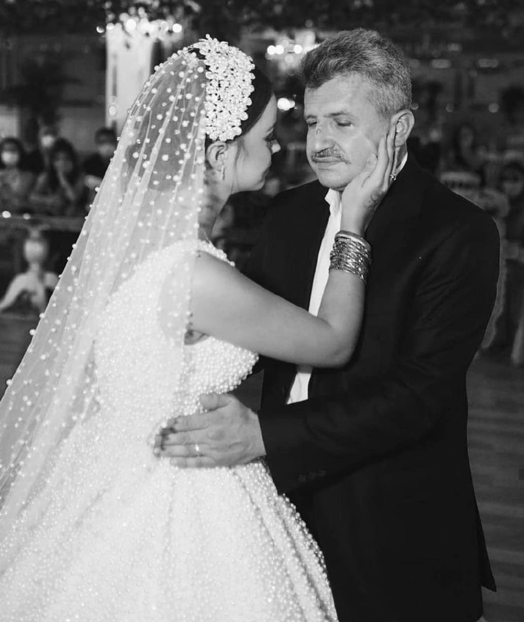 Luxury Pearls A Line Wedding Dresses Plus Size V Neck Beaded Fancy Bridal Gowns 2020 Custom Made Wedding Dress