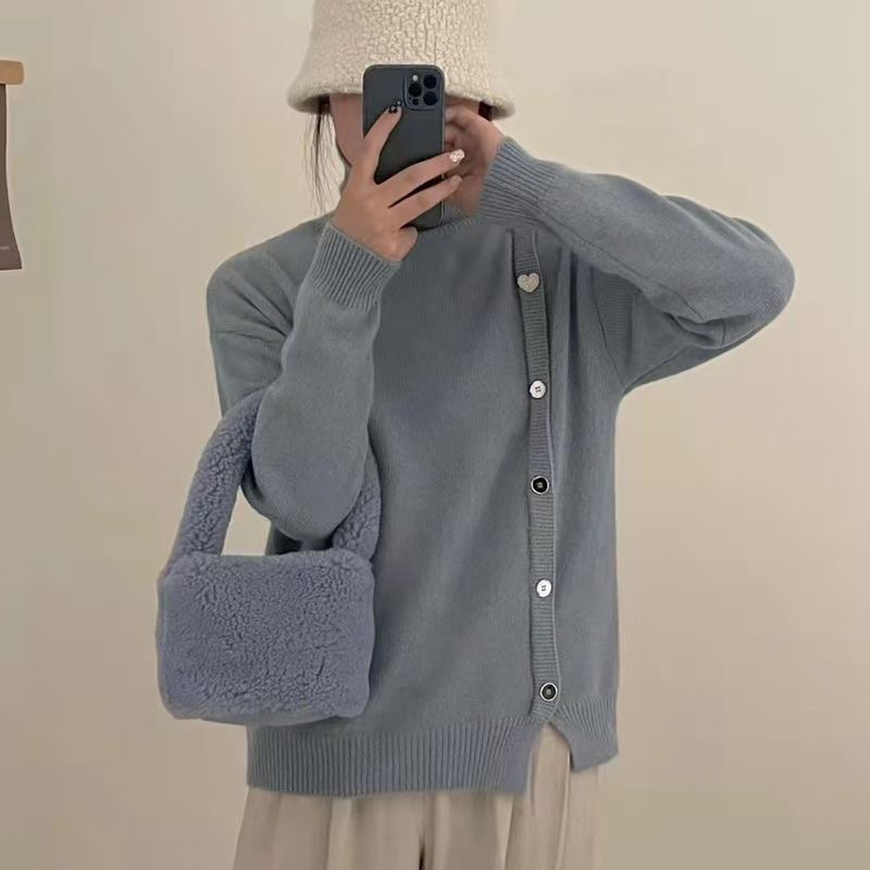 2022 Spring and Autumn New High-neck Bottoming Shirt Women's Pullover Sweater Women's Jacket Button Decoration Pure Color Temperam, White;black
2022 Spring and Autumn New High-neck Bottoming Shirt Women's Pullover Sweater Women's Jacket Button Decoration Pure Color Temperam, White;black
