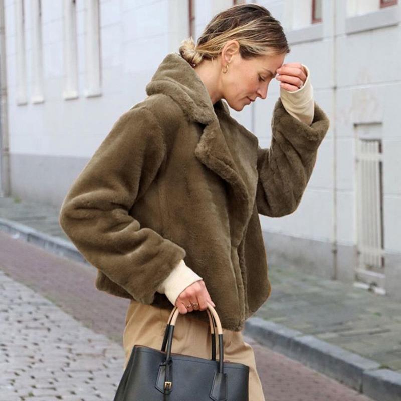 Winter Women High Quality Faux Fur Coat Luxury Short Fur Coat Loose Lapel OverCoat Thick Warm Plus Size Female Plush Coats 827W, Khaki
Winter Women High Quality Faux Fur Coat Luxury Short Fur Coat Loose Lapel OverCoat Thick Warm Plus Size Female Plush Coats 827W, Khaki
