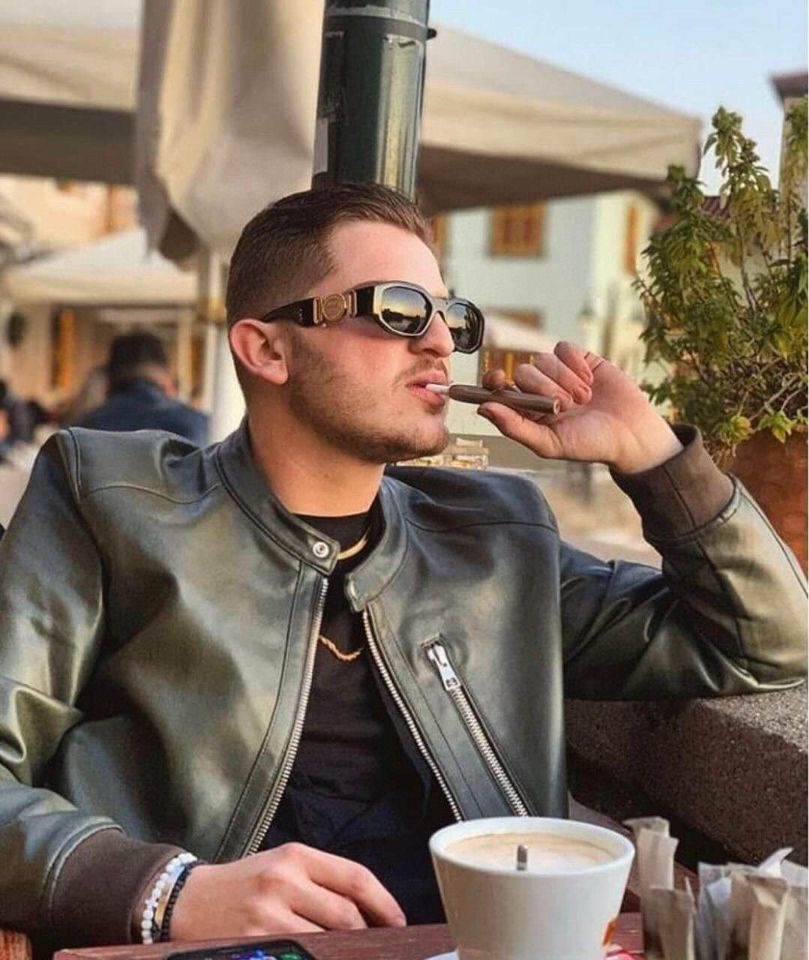 HOT GB1/87 Black/Grey 4361Mens Sunglasses 53 mm Unisex Designer Sunglasses Luxury Fashion Brand for mens woman with box
HOT GB1/87 Black/Grey 4361Mens Sunglasses 53 mm Unisex Designer Sunglasses Luxury Fashion Brand for mens woman with box