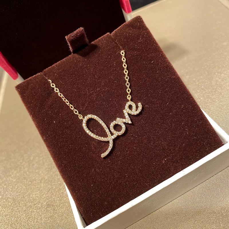 LOVE Letter Necklace Women Niche Clavicle Chain Light Luxury Pendant Simple Gold Color Jewelry Girlfriend Birthday Gift colar
LOVE Letter Necklace Women Niche Clavicle Chain Light Luxury Pendant Simple Gold Color Jewelry Girlfriend Birthday Gift colar