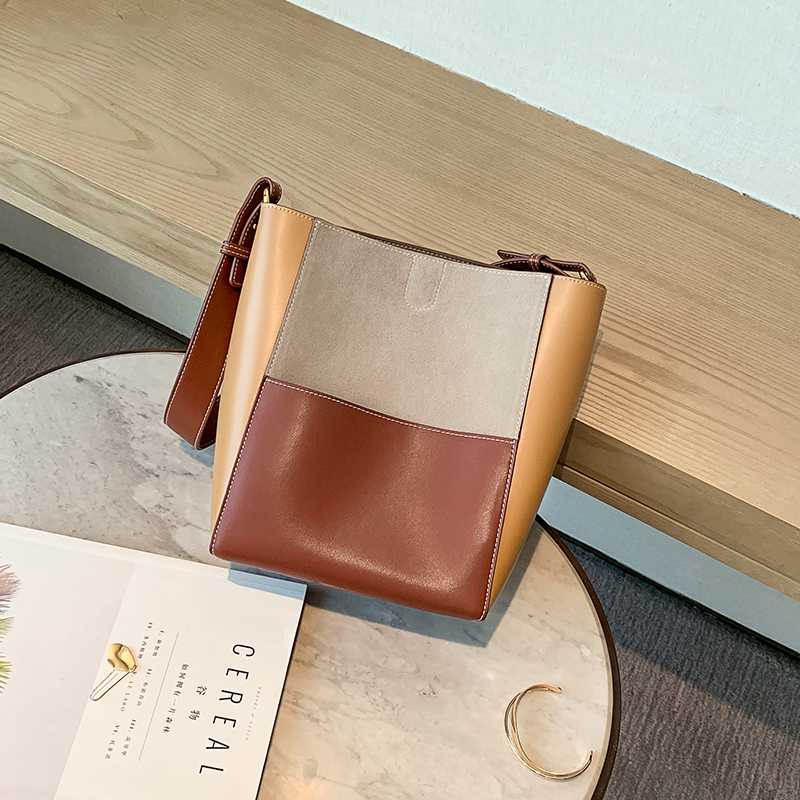 2021 autumn and winter new style 100% cowhide wide shoulder strap large capacity hit color versatile bucket bag shoulder bag, Khaki
2021 autumn and winter new style 100% cowhide wide shoulder strap large capacity hit color versatile bucket bag shoulder bag, Khaki