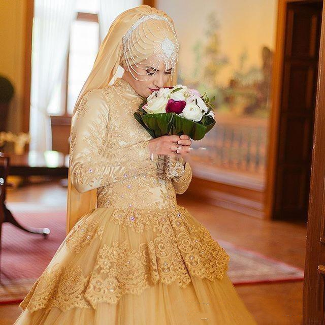 Modest Hijab Muslim Gold Wedding Dresses A Line High Neck Long Sleeves Appliques Lace Beads Crystals Retro Train Arabic Islamic Bridal Gowns