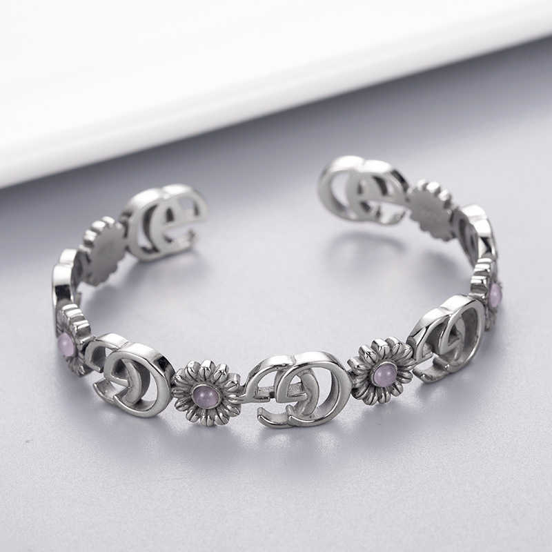 Luxury Gujia double g Thai silver bracelet ring with flower Ben pattern pearl Fritillaria fashion new trend jewelry
Luxury Gujia double g Thai silver bracelet ring with flower Ben pattern pearl Fritillaria fashion new trend jewelry