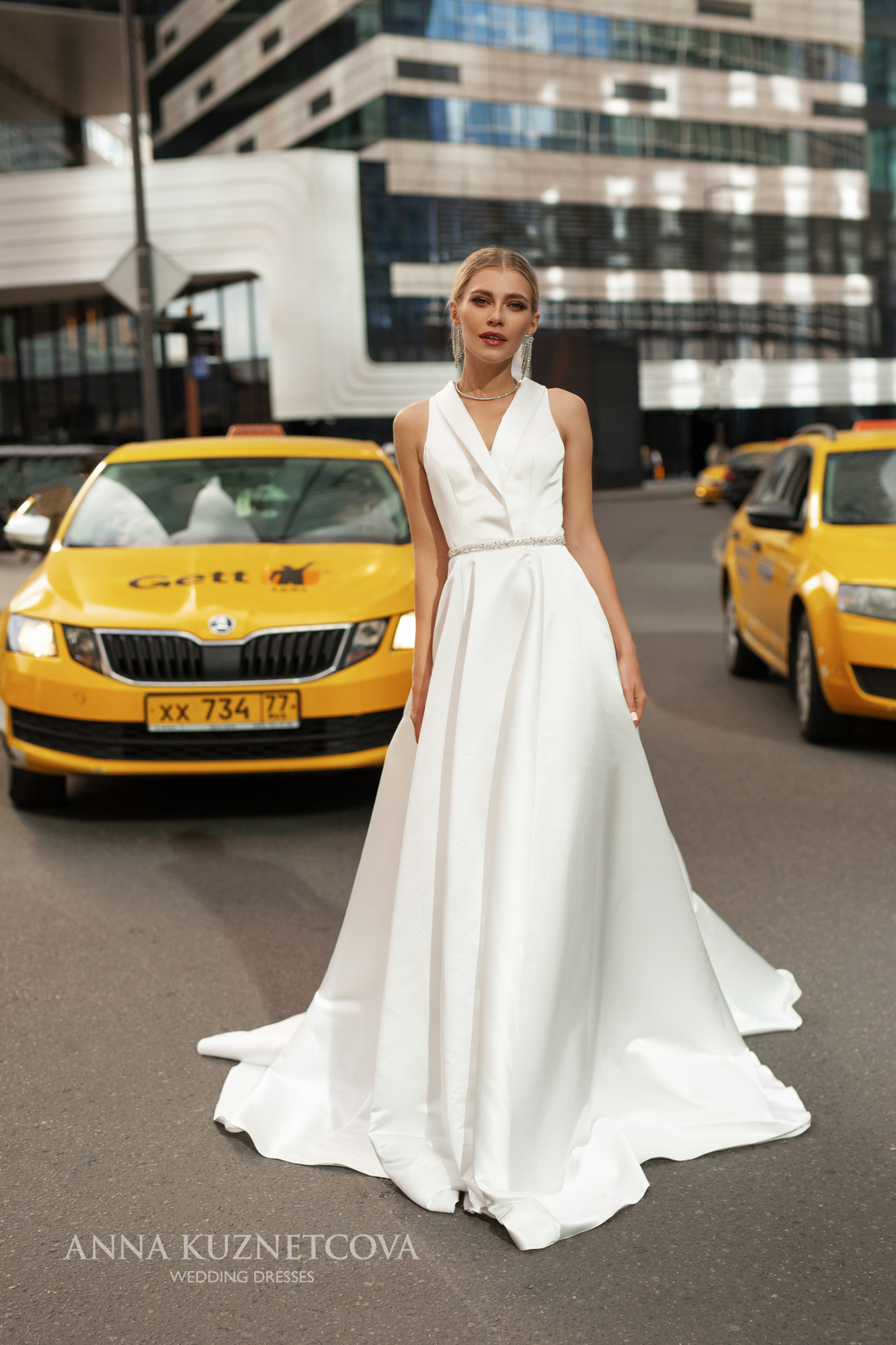 Anna Kuznetcova 2021 Satin Wedding Dresses With Beaded Sash V Neck Cheap Reception Gowns Sweep Train Bridal Gowns