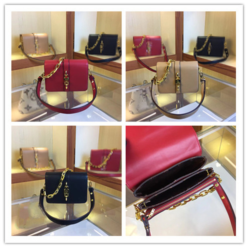 Designer Luxury Rendezvou Shoulder Bag Leather Noir M57743 Purse M57744 M57745 Crossbody bag size: 17*22*7CM
Designer Luxury Rendezvou Shoulder Bag Leather Noir M57743 Purse M57744 M57745 Crossbody bag size: 17*22*7CM