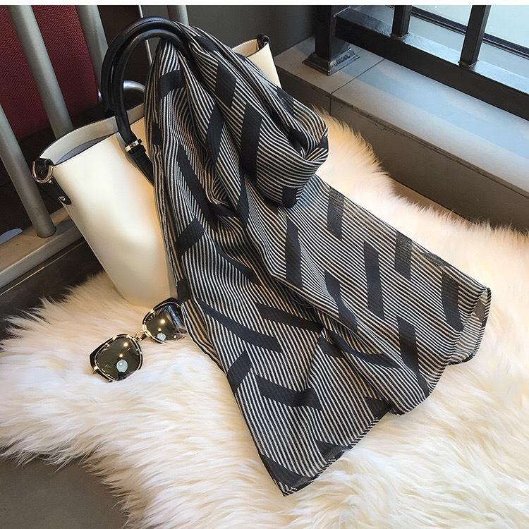 2021 New Stripe Print Scarf Shawls Women Long Cotton Stripe Print Wrap Hijab Muffler Wholesale 10pcs/LOT Free Shipping
2021 New Stripe Print Scarf Shawls Women Long Cotton Stripe Print Wrap Hijab Muffler Wholesale 10pcs/LOT Free Shipping