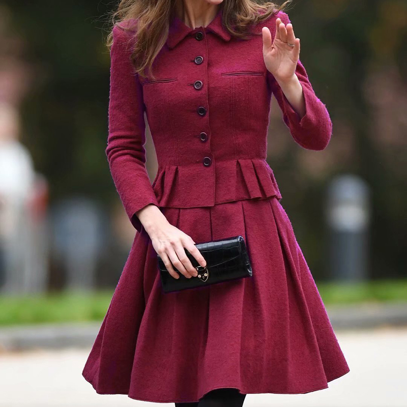 2021 New Autumn Kate Middleton Single-breasted Long-sleeved Jacket Thin Mini Plissado Sock Skirt of Women Two-piece Suit En5c, Burgundy.
2021 New Autumn Kate Middleton Single-breasted Long-sleeved Jacket Thin Mini Plissado Sock Skirt of Women Two-piece Suit En5c, Burgundy.