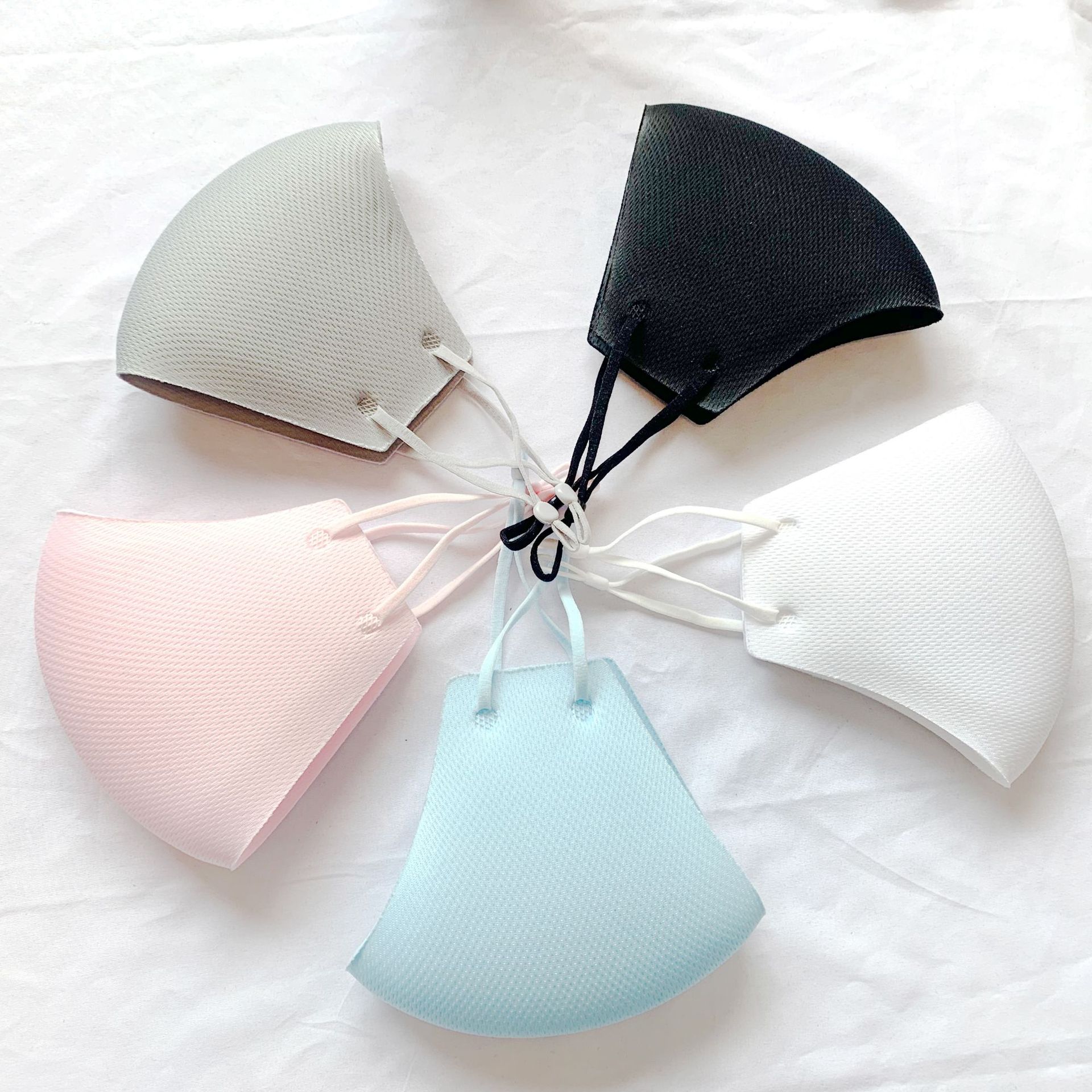 New adult mask seamless one-piece adjustable washable breathable mask three-dimensional fashion personality dust-proof winter thickened mask
New adult mask seamless one-piece adjustable washable breathable mask three-dimensional fashion personality dust-proof winter thickened mask