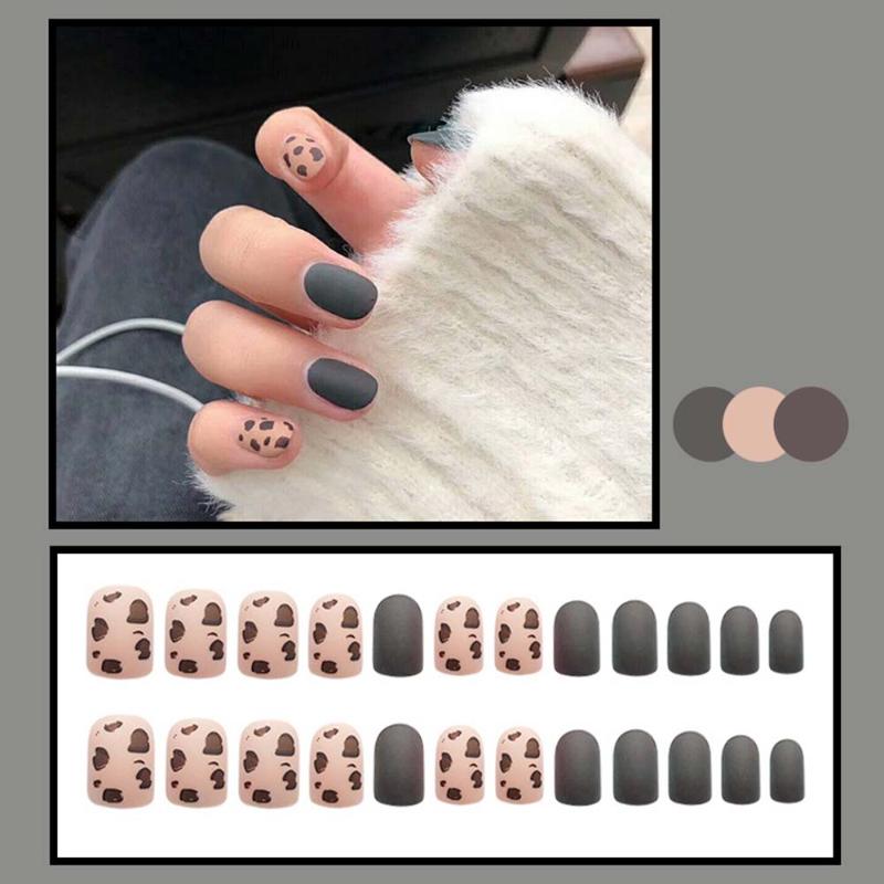 24pcs fake nails with drawings Short grey leopard print with square head False nail removable Nail patch DL, As show
24pcs fake nails with drawings Short grey leopard print with square head False nail removable Nail patch DL, As show