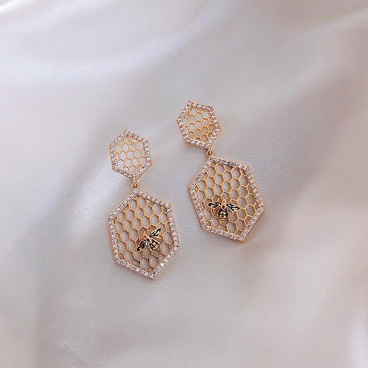 SJDI-318 New Design Fashion Jewelry Geometric Mesh Openwork dangle Earrings Crystal Retro Bee Earrings for women
SJDI-318 New Design Fashion Jewelry Geometric Mesh Openwork dangle Earrings Crystal Retro Bee Earrings for women