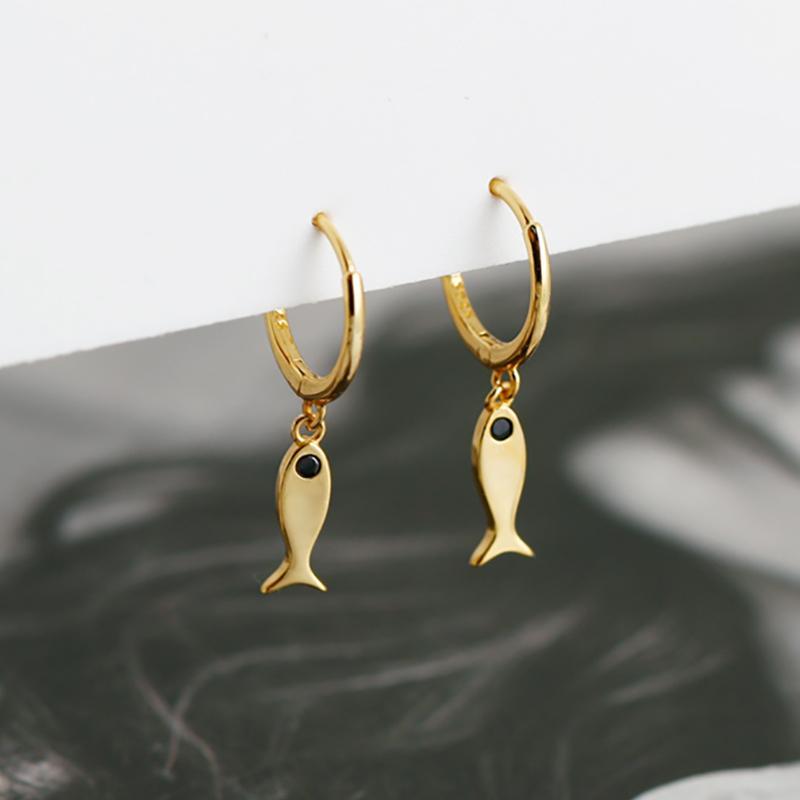 100% 925 Sterling Silver Gold Color Sea Fish Black Zircon Hoop Earring For Women Pendientes Ear Piercing Kids Oorbellen 2020 New1
100% 925 Sterling Silver Gold Color Sea Fish Black Zircon Hoop Earring For Women Pendientes Ear Piercing Kids Oorbellen 2020 New1