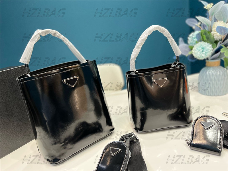 Small brushed leather tote bag Black patent leather 2 pcs metal triangle Luxurys designers Bags Compact Coin Purse Wallet, 02
Small brushed leather tote bag Black patent leather 2 pcs metal triangle Luxurys designers Bags Compact Coin Purse Wallet, 02