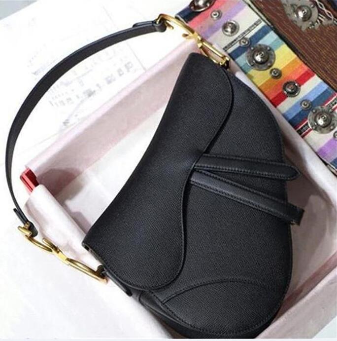 With Box classic Handbag Saddle bag Real Leather With shoulder strap Purse Metal pendant Shoulder bags women Crossbody bag Cowhide handbags
With Box classic Handbag Saddle bag Real Leather With shoulder strap Purse Metal pendant Shoulder bags women Crossbody bag Cowhide handbags