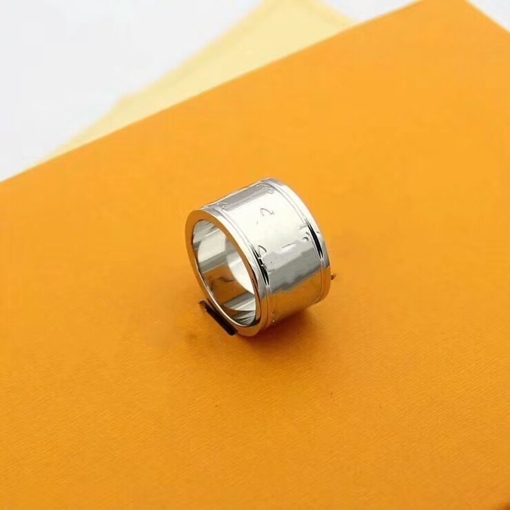 2020 Designs Wedding Rings for Lovers Letter Three color Ring Flower Style Engagement Ring for Women Men With Bag Free Shipping
2020 Designs Wedding Rings for Lovers Letter Three color Ring Flower Style Engagement Ring for Women Men With Bag Free Shipping