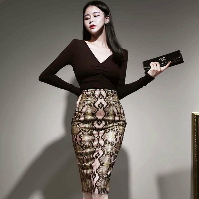 Suits 2020 Korea Autumn V-Neck Slim Knit Black Top Shirt High Waist Bodycon Midi Serpentine Skirt 2 Piece Set Club Dress
Suits 2020 Korea Autumn V-Neck Slim Knit Black Top Shirt High Waist Bodycon Midi Serpentine Skirt 2 Piece Set Club Dress