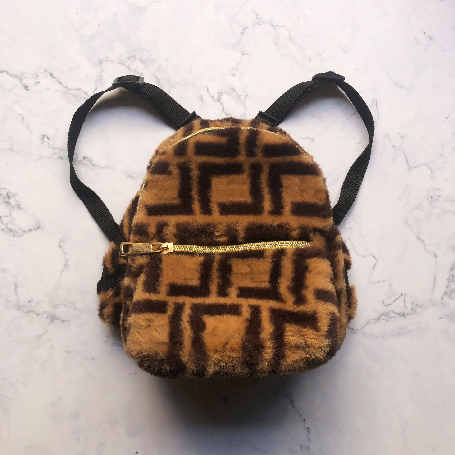 Backpack for Pet Fashion Bags Plush Backpack with Traction Buckle Can Be Used with Traction Rope
Backpack for Pet Fashion Bags Plush Backpack with Traction Buckle Can Be Used with Traction Rope