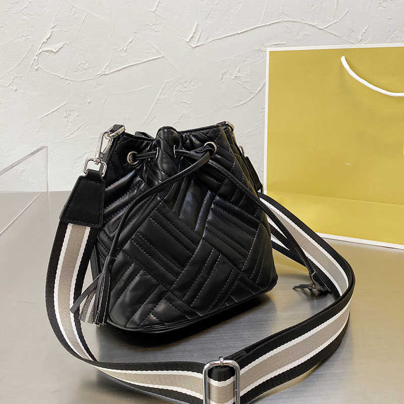 top 7a Fashion Embroidered Bucket Bag Women Stripes Crossbody Drawstring Handbag Multi-Functional Shoulder Back Bags Large capacity Wallet
top 7a Fashion Embroidered Bucket Bag Women Stripes Crossbody Drawstring Handbag Multi-Functional Shoulder Back Bags Large capacity Wallet
