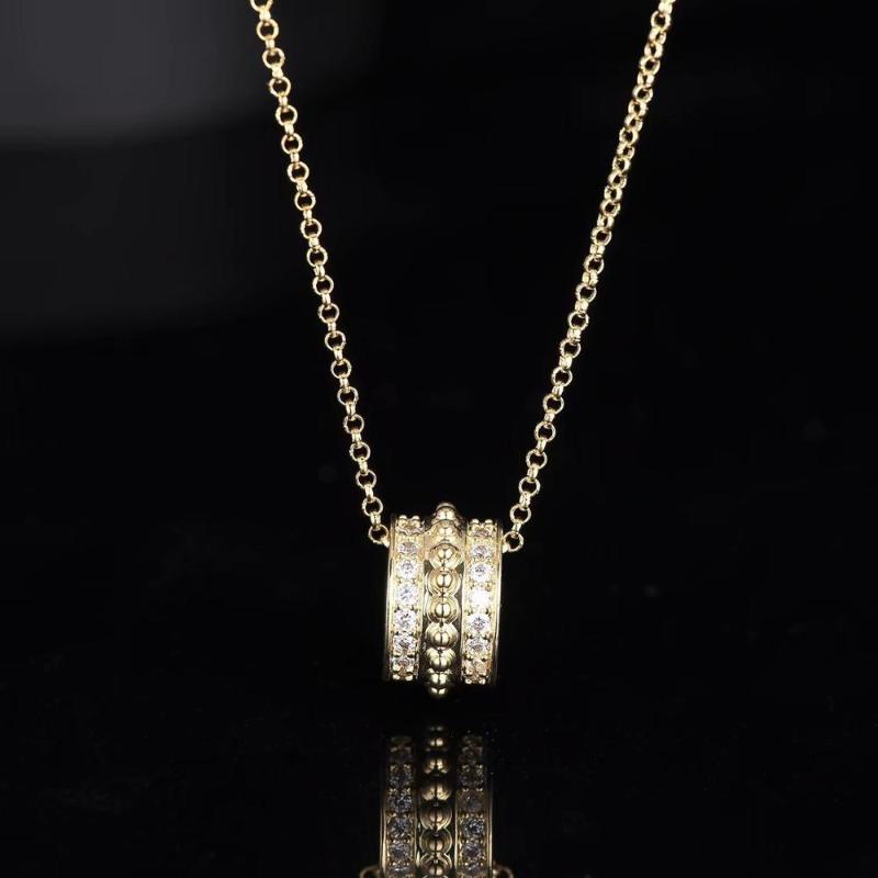Trendy jewelry micro-crystal Mini R ing pendant Necklace Men women couple necklace gifts Gold simple sweater clavicle chain
Trendy jewelry micro-crystal Mini R ing pendant Necklace Men women couple necklace gifts Gold simple sweater clavicle chain