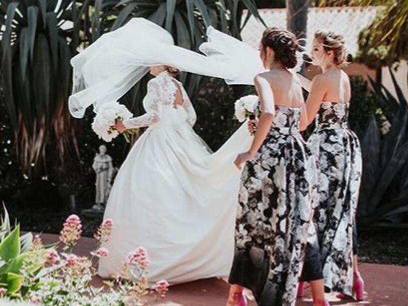 2021 Charming High Neck Long Sleeves Lace Garden Wedding Dresses Sexy Open Back Chapel Bridal Formal Bridal Gowns Wedding Dress Plus Size