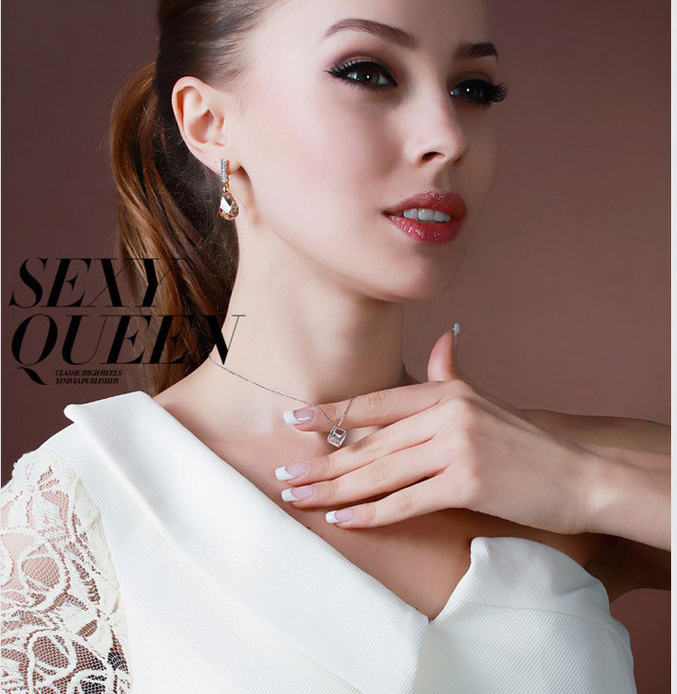 Exquisite 18K Gold Silver Plated Cubic Zirconial Crystal Cube Necklace for Women Girlfriend Ladies Bridal Wedding Jewelry Valentine's Day Gift Wh