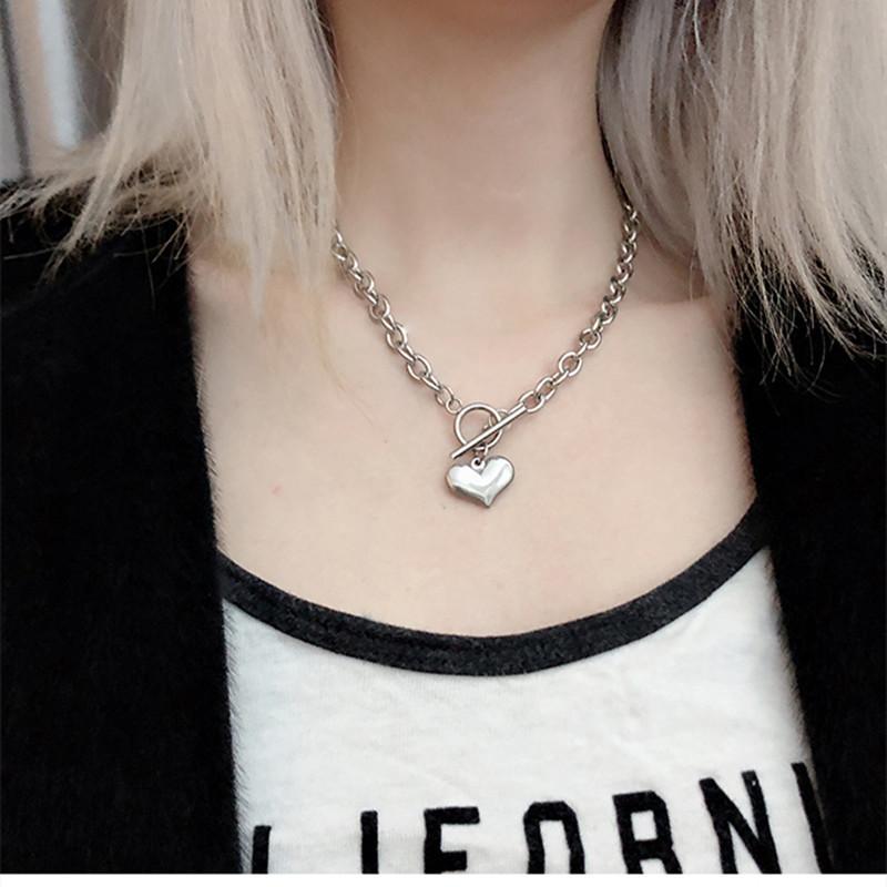 2020 Hip Hop Exaggerated Thick Chain Choker for Women Silver Color Peach Heart Pendant Necklace Gilrs Clavicle Collar Collier
2020 Hip Hop Exaggerated Thick Chain Choker for Women Silver Color Peach Heart Pendant Necklace Gilrs Clavicle Collar Collier