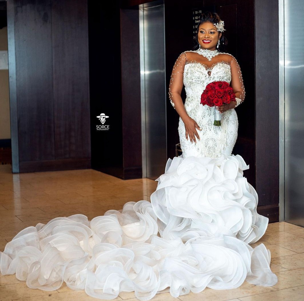 Plus Size Aso Ebi Wedding Dress Train Flouncing Ruffles Long Sleeves High Neck Crystals Beaded Lace-up Back Bridal Gowns 2022 Vestido de Noiva Robe De