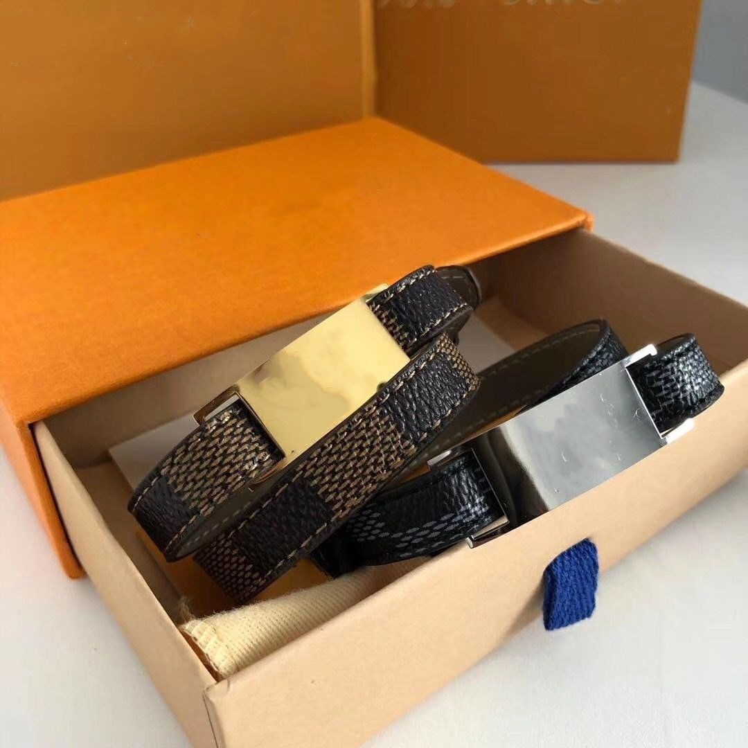 High - quality fashion double - ring leather bracelet popular classic men and women gift bracelet with box packaging
High - quality fashion double - ring leather bracelet popular classic men and women gift bracelet with box packaging
