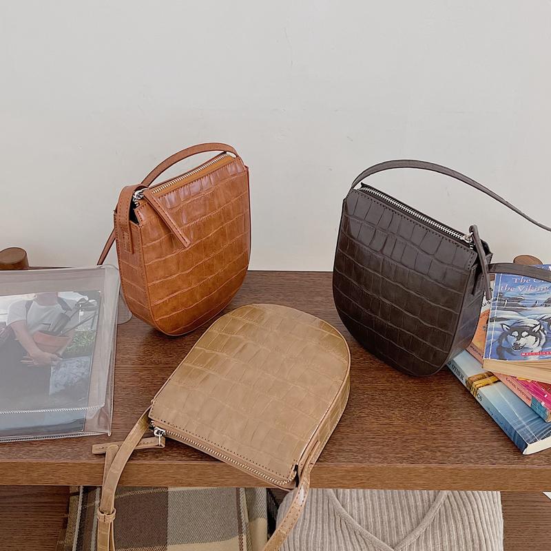 Mini Women's Bag High Quality PU Leather Stone Ladies Saddle Shoulder Bag Korean Crocodile Youth Crossbody Phone Whole Sale, Beige
Mini Women's Bag High Quality PU Leather Stone Ladies Saddle Shoulder Bag Korean Crocodile Youth Crossbody Phone Whole Sale, Beige