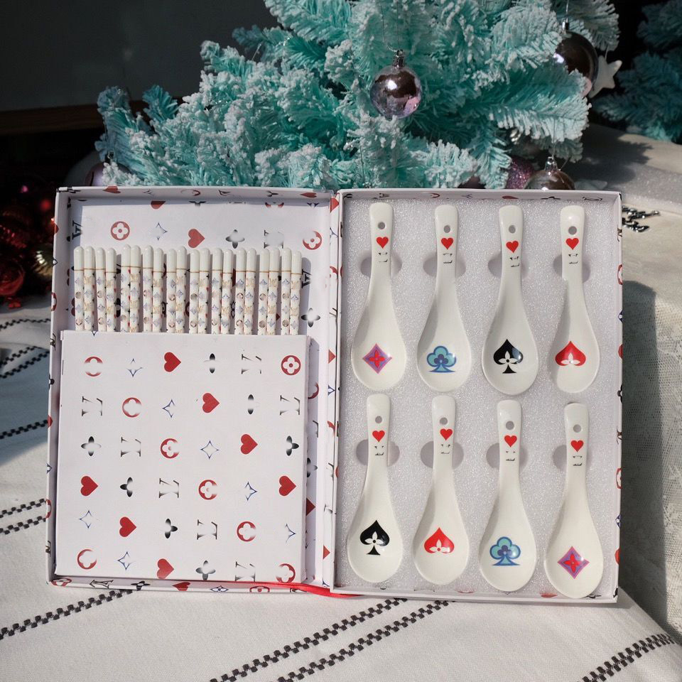 Chinese tableware contains 10 pairs of chopsticks and 8 spoons fashion style Holiday Gifts Wedding Souvenirs
Chinese tableware contains 10 pairs of chopsticks and 8 spoons fashion style Holiday Gifts Wedding Souvenirs