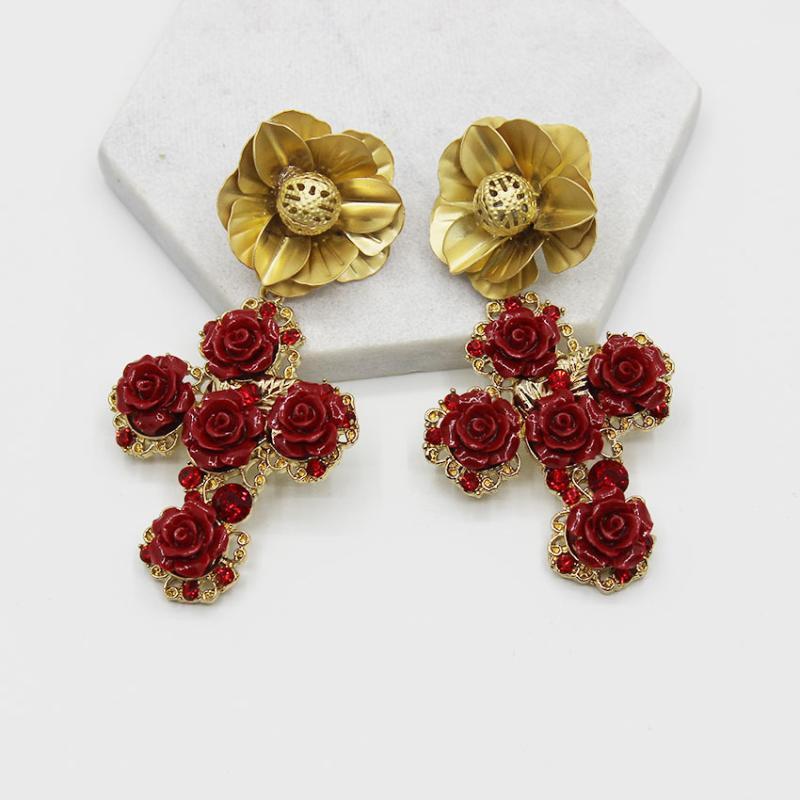 2020 new exaggerated metal ball flower earrings retro Baroque catwalk wind cross earrings female accessories 8201
2020 new exaggerated metal ball flower earrings retro Baroque catwalk wind cross earrings female accessories 8201