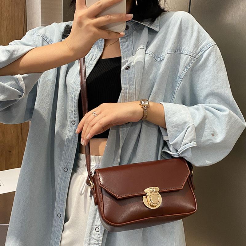 2021 new Hong Kong style retro texture simple woman casual shoulder bag High Quality PU Cc, Black
2021 new Hong Kong style retro texture simple woman casual shoulder bag High Quality PU Cc, Black
