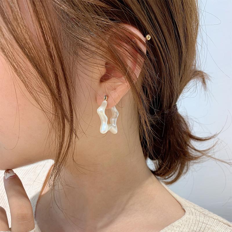 AENSOA Korean White Round Star Earrings Statement Hollow Geometric Earrings For Women Fashion Jewelry 2020
AENSOA Korean White Round Star Earrings Statement Hollow Geometric Earrings For Women Fashion Jewelry 2020