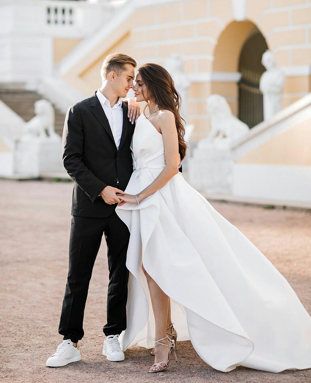 2021 A Line Satin Wedding Dresses Strapless Hi Lo Elegant vestido de novia Custom Made Cheap Bridal Gowns
