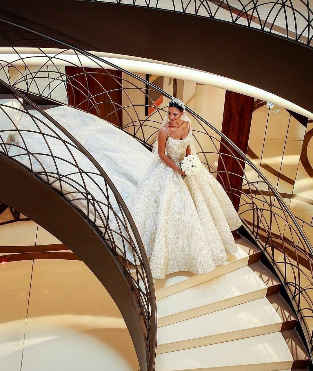 2021 Luxury Cathedral Wedding Dresses Plus Size Spaghetti Straps Arabic Sequined Bridal Gowns Custom Made Heavy Beaded Wedding Dress